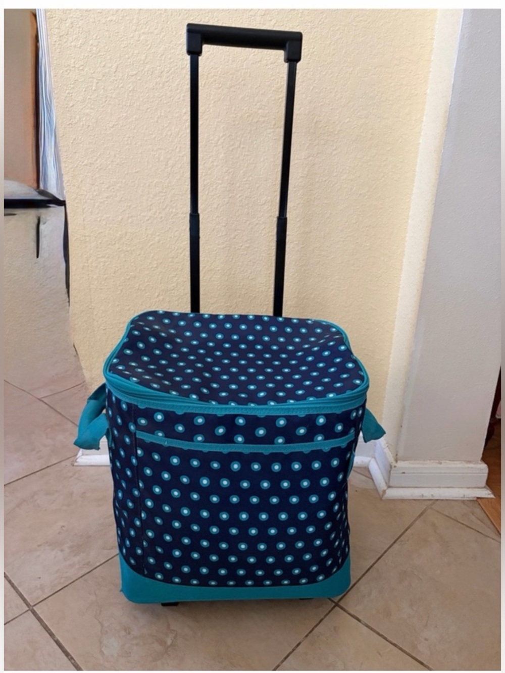 Arctic Zone 50 can rolling cooler Blue Polka Dot with Teal Trim